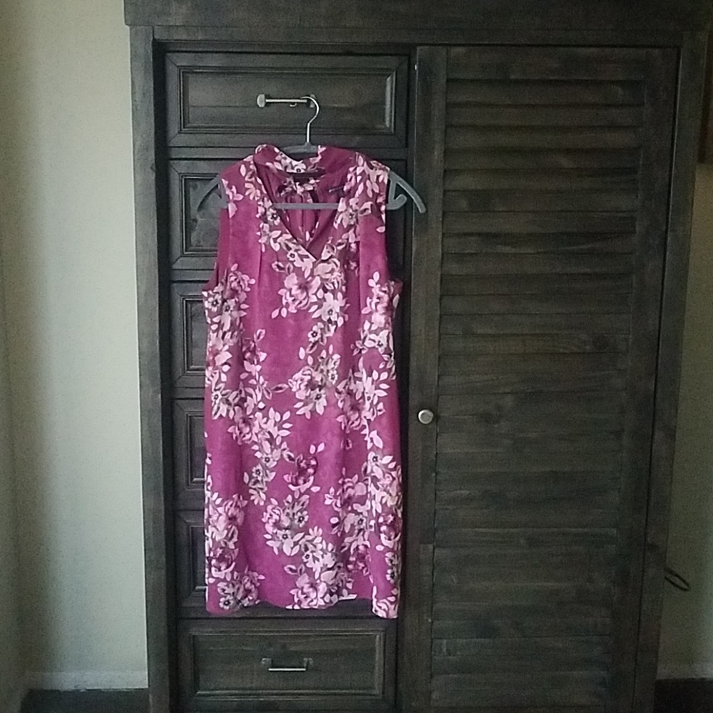 White House Black Market floral shift dress